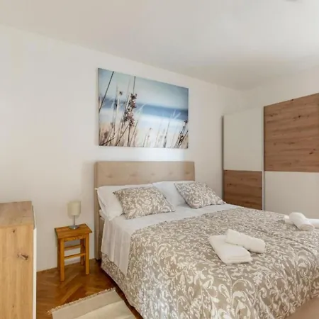 Charming Sant Elia - Two Bedroom Lejlighed