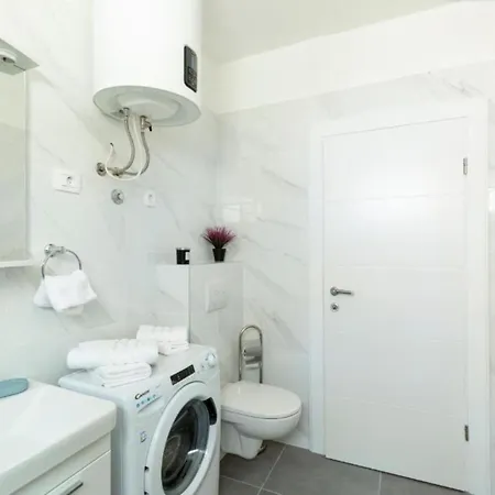 Charming Sant Elia - Two Bedroom Daire *